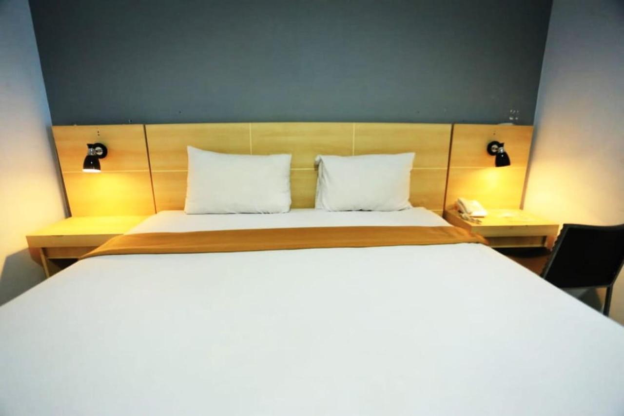 Urbanview Hotel Mulia Indah Palopo المظهر الخارجي الصورة