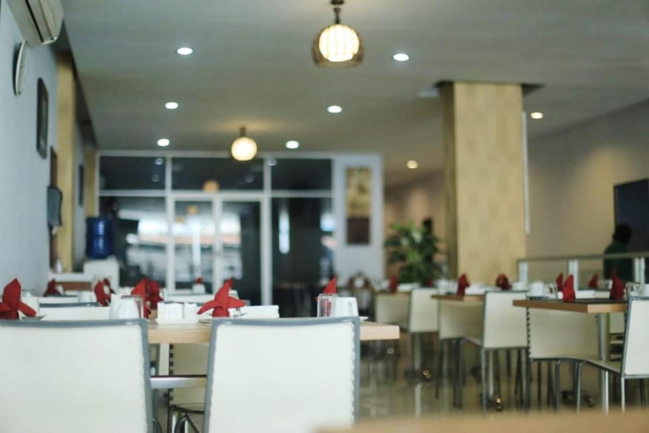 Urbanview Hotel Mulia Indah Palopo المظهر الخارجي الصورة